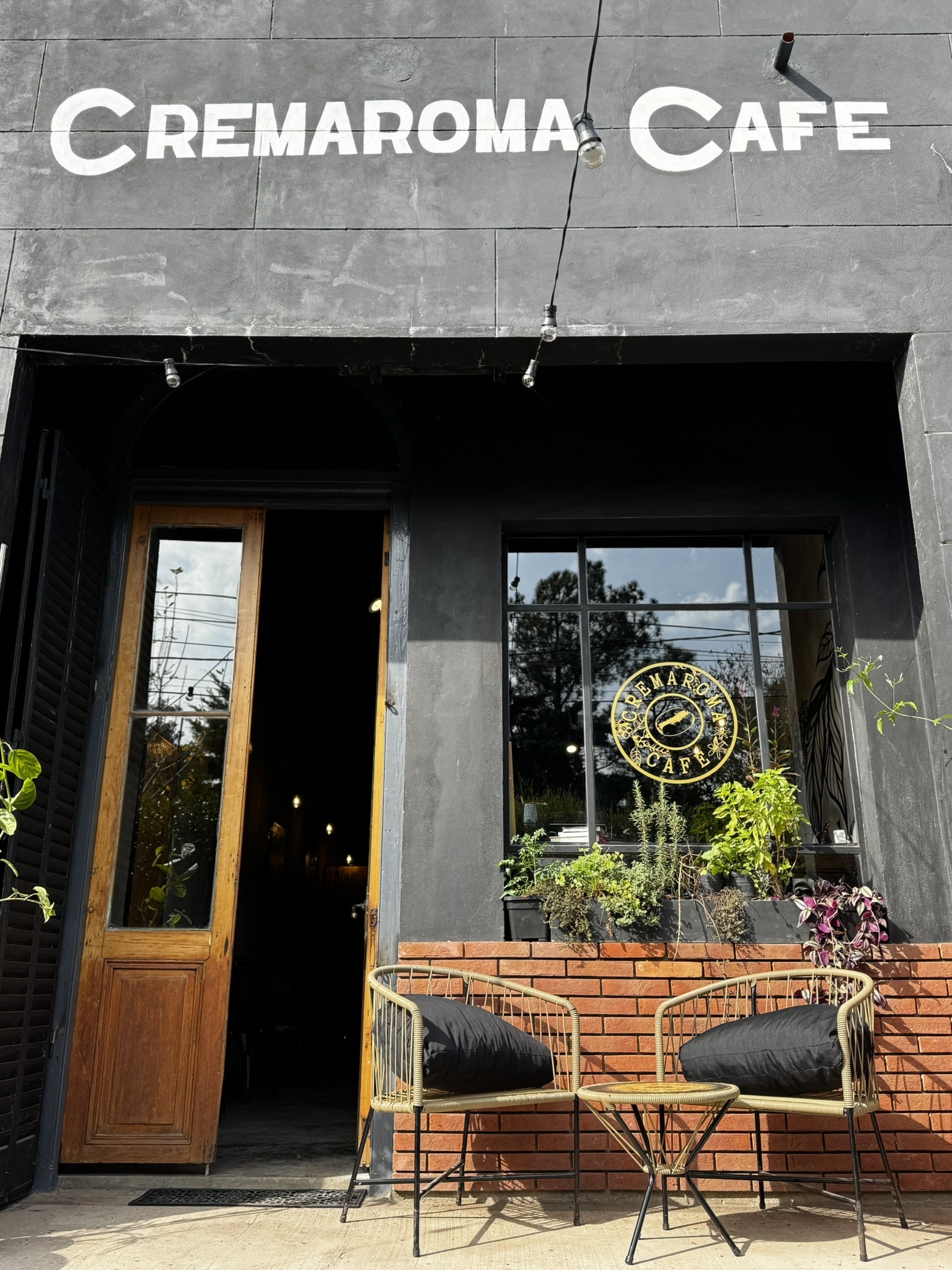 Frente de Cremaroma Café, Sgto Cabral 789